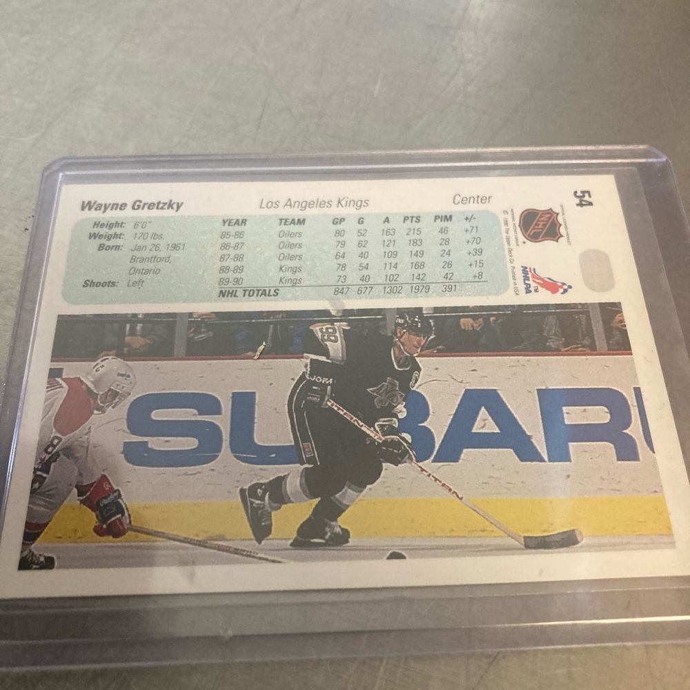 Wayne Gretzky Upper Deck Hockey card (1990) - Picture 2 of 2